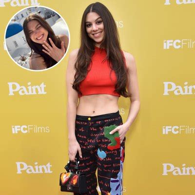 Kira Kosarin Dating History: Boyfriend, Engagement。